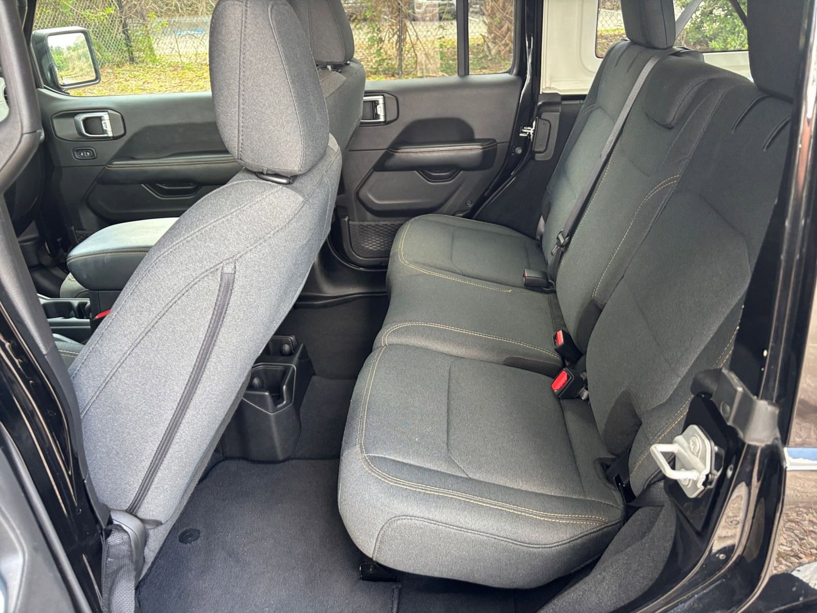 Used 2025 Jeep Wrangler Unlimited Sahara AWD/4WD image 27