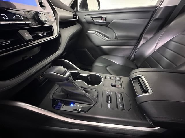 Used 2023 Toyota Highlander XLE AWD/4WD image 32