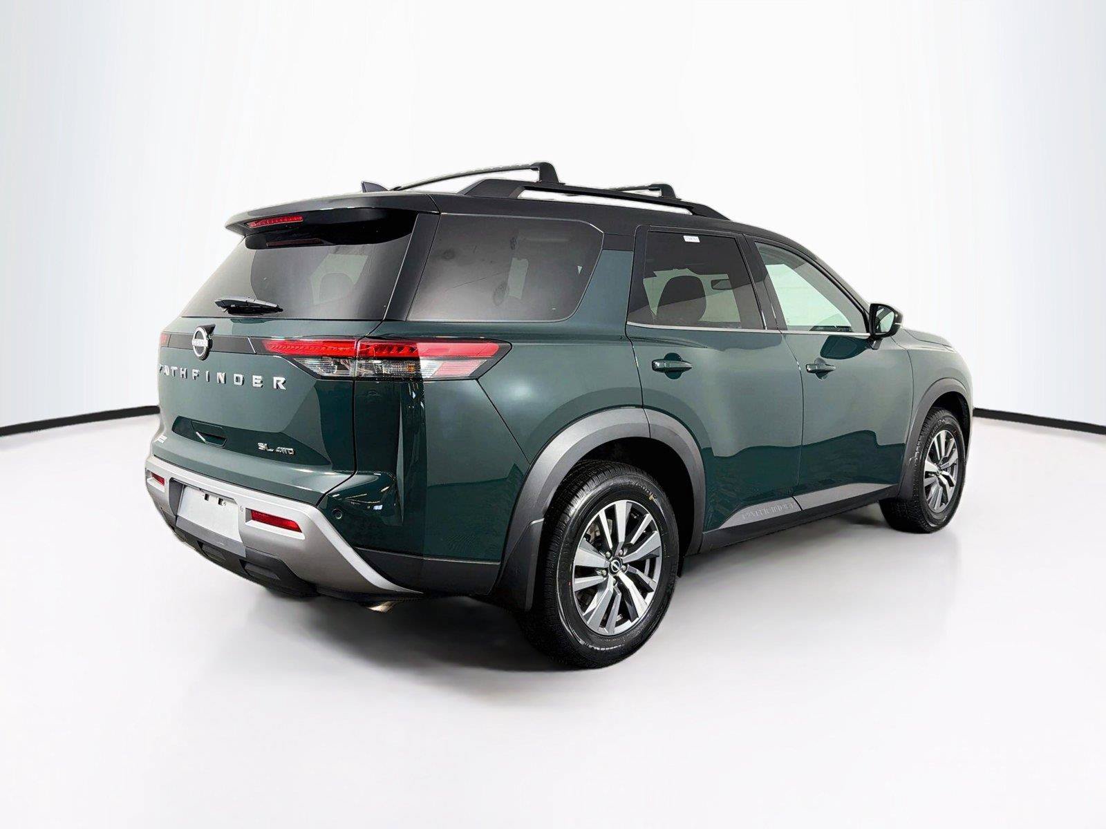 Used 2023 Nissan Pathfinder SL AWD/4WD image 11