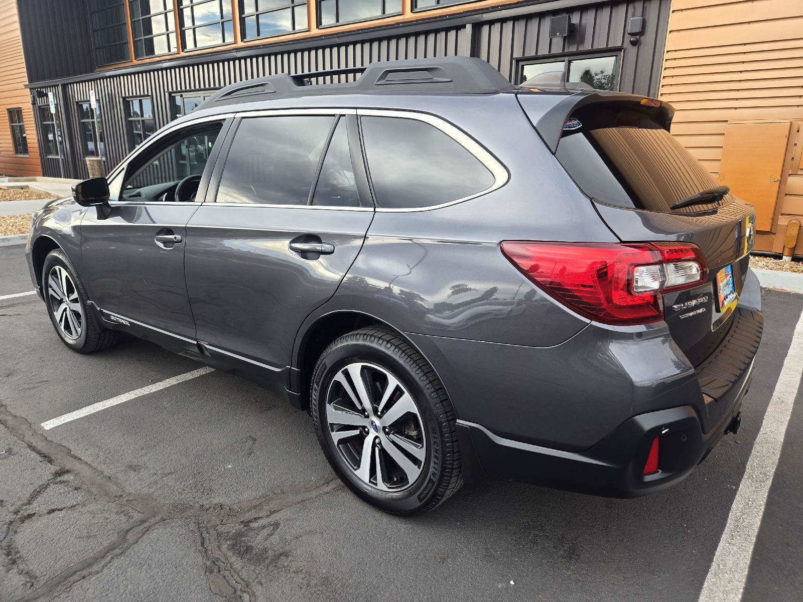 Used 2019 Subaru Outback 2.5i Limited w/ Popular Package #2 AWD/4WD image 3