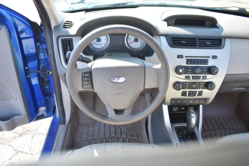 Used 2010 Ford Focus SE image 30