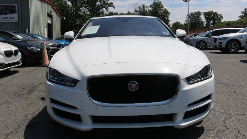 Used 2018 Jaguar XE Prestige RWD image 2
