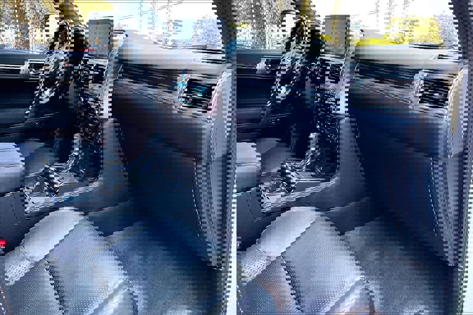 Used 2023 Lexus GX 460 Luxury w/ Sport Design Package image 19