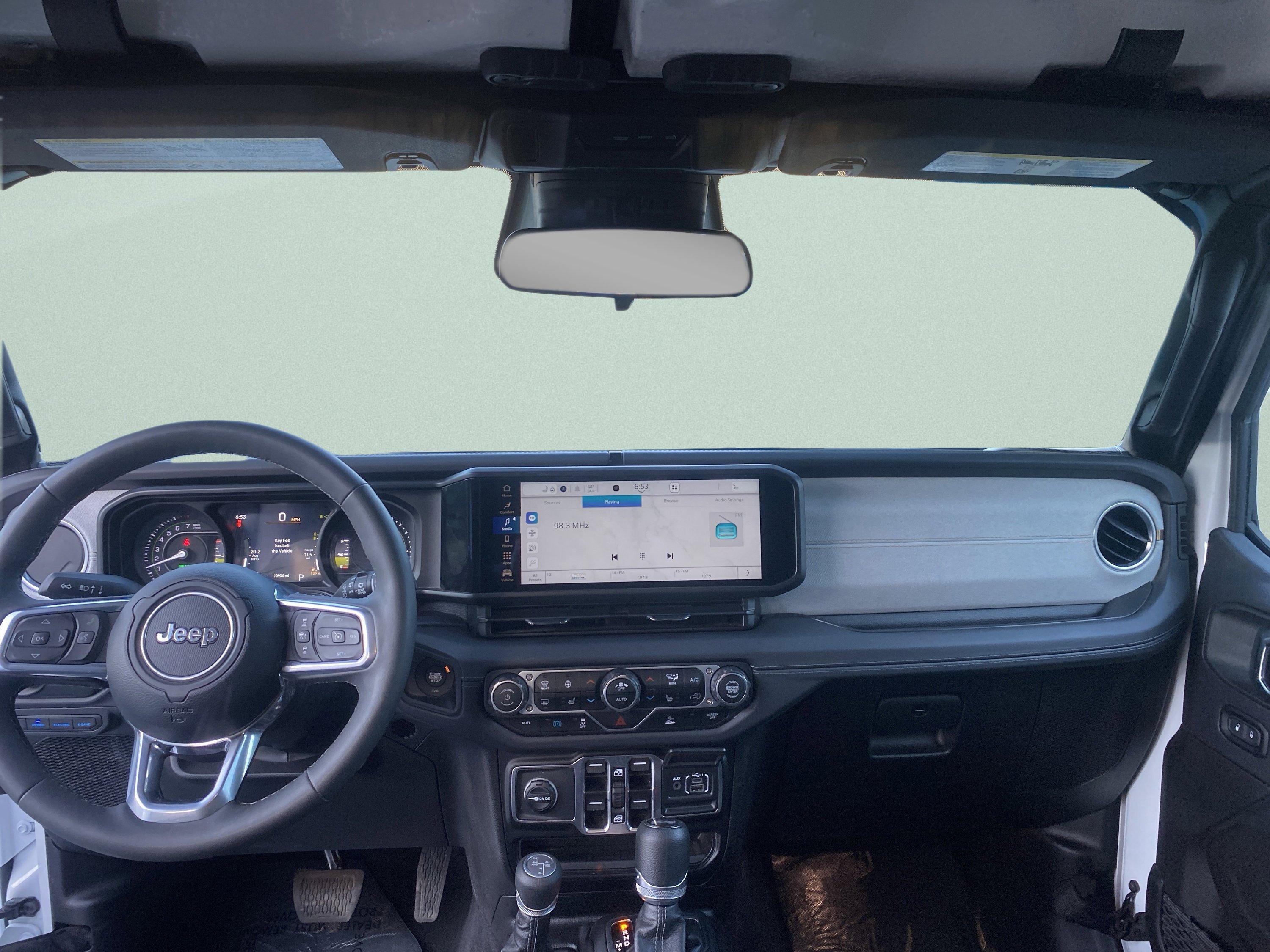 Used 2025 Jeep Wrangler Sahara image 16