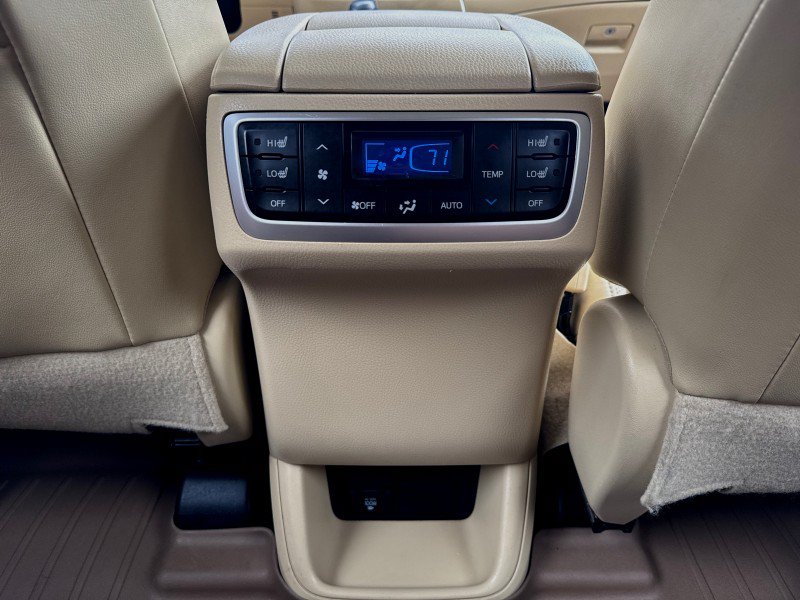 Used 2015 Toyota Highlander Limited Platinum AWD/4WD image 32