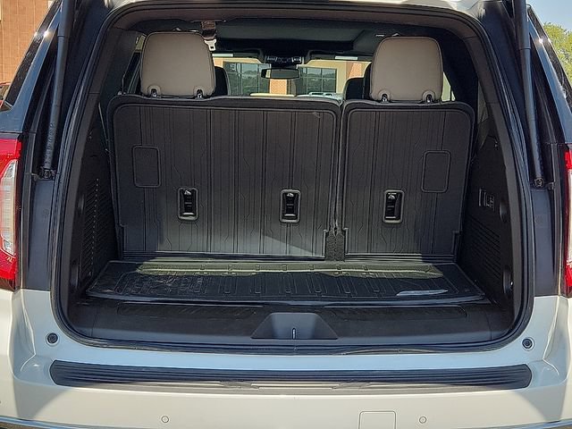 Certified 2024 GMC Yukon SLT w/ SLT Premium Package AWD/4WD image 10
