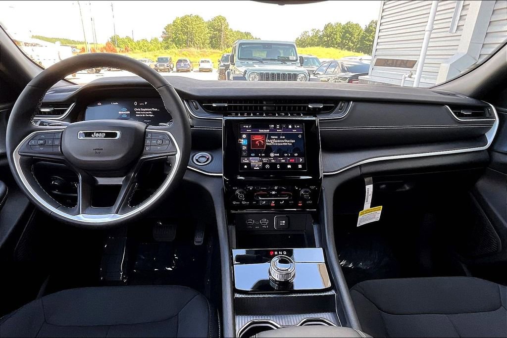 New 2025 Jeep Grand Cherokee Laredo w/ Luxury Tech Group I image 10