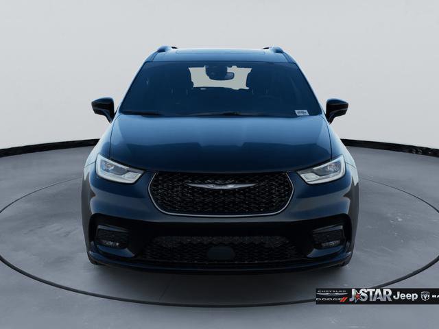 New 2026 Chrysler Pacifica Select image 2