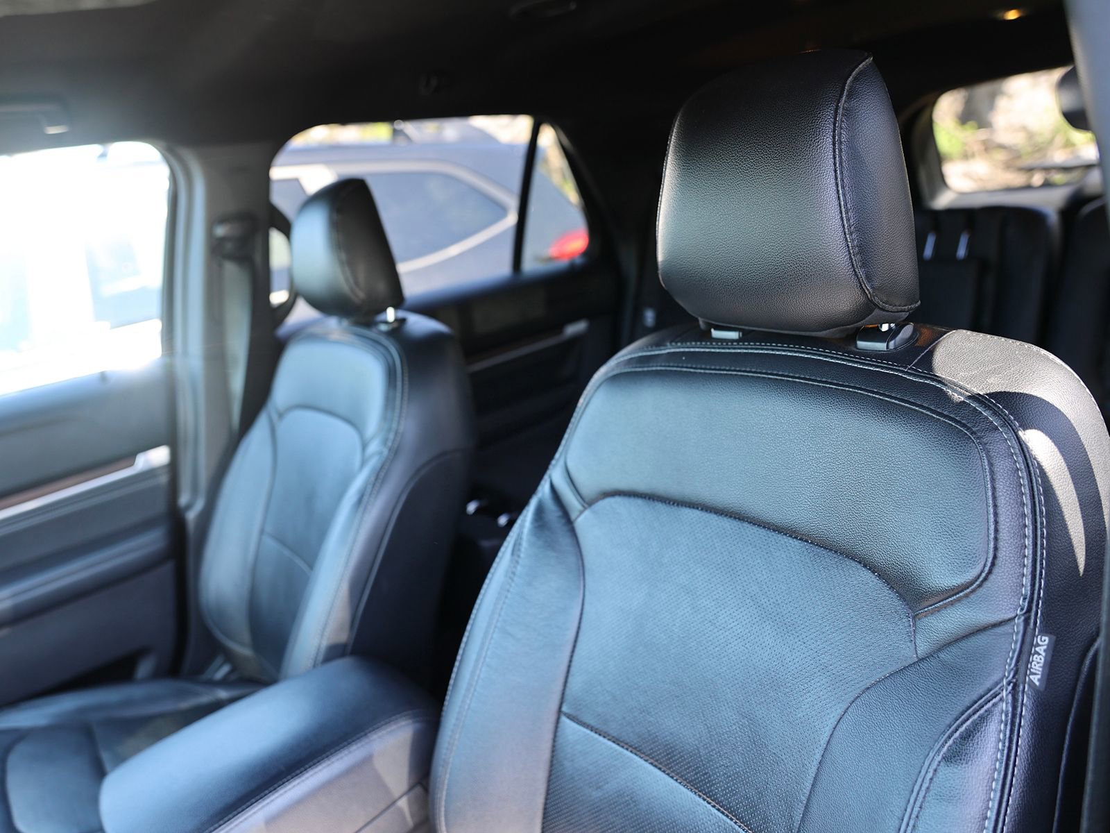 Used 2019 Ford Explorer Limited w/ Class III Trailer Tow Package AWD/4WD image 10