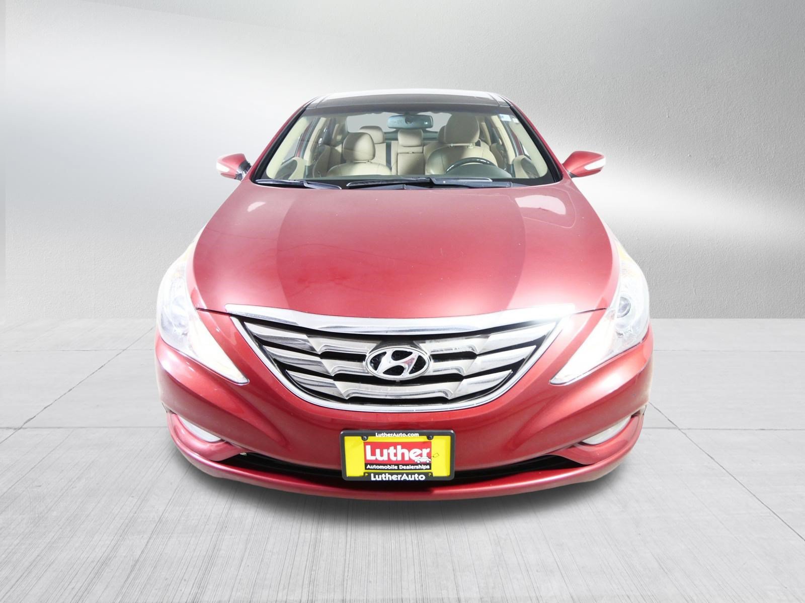 Used 2013 Hyundai Sonata Limited w/ Premium Pkg FWD image 2