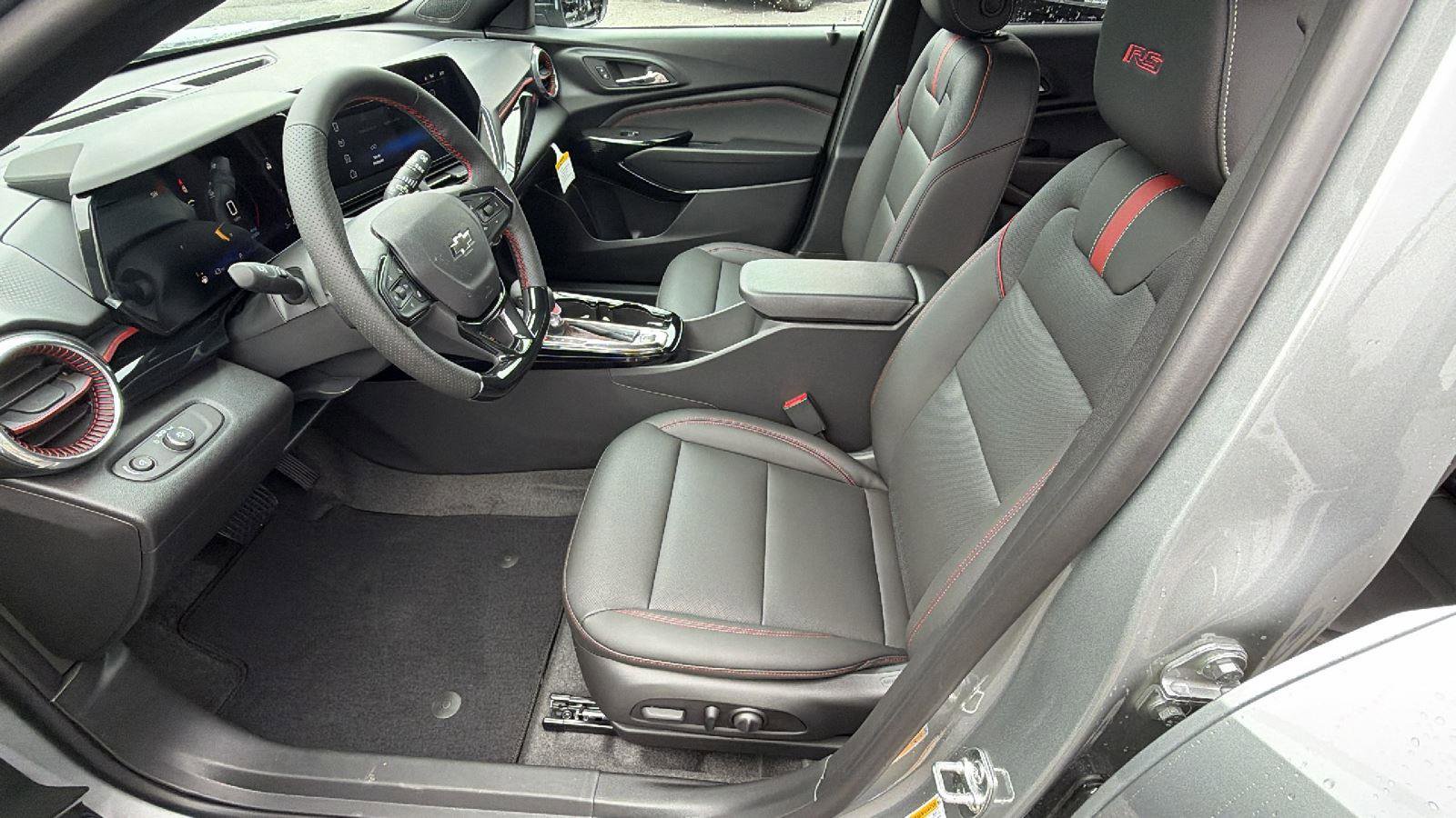 New 2026 Chevrolet Trax RS w/ Sunroof Package FWD image 13