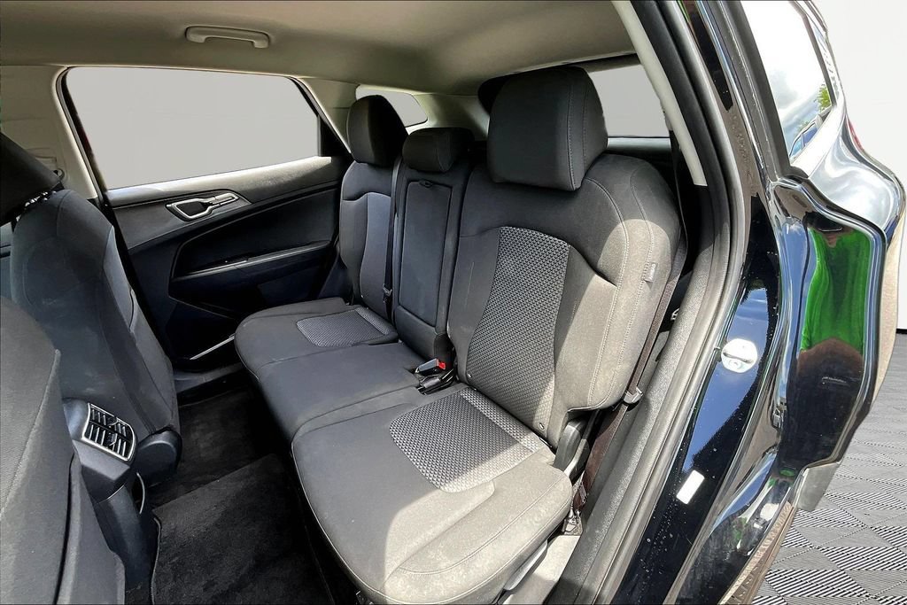 Used 2025 Kia Sportage LX FWD image 22
