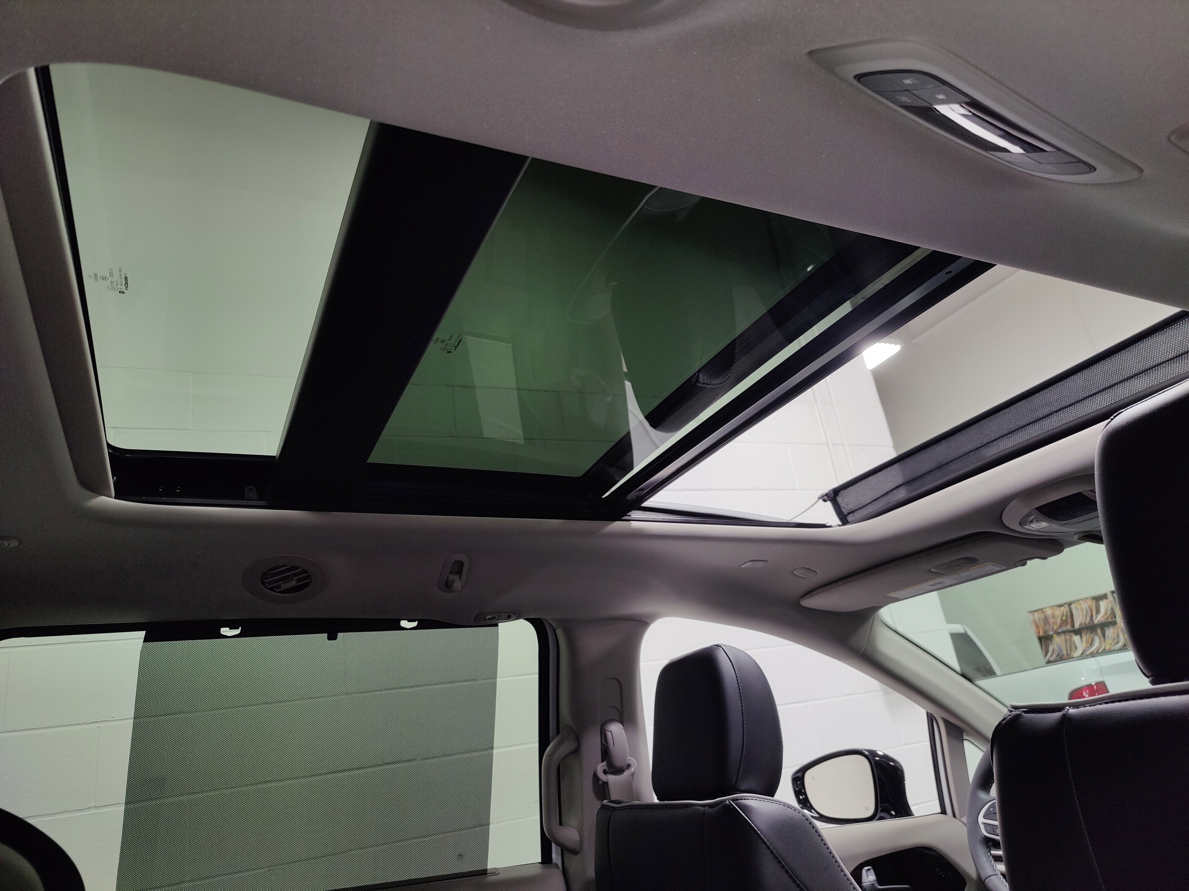 Used 2024 Chrysler Pacifica Limited image 7