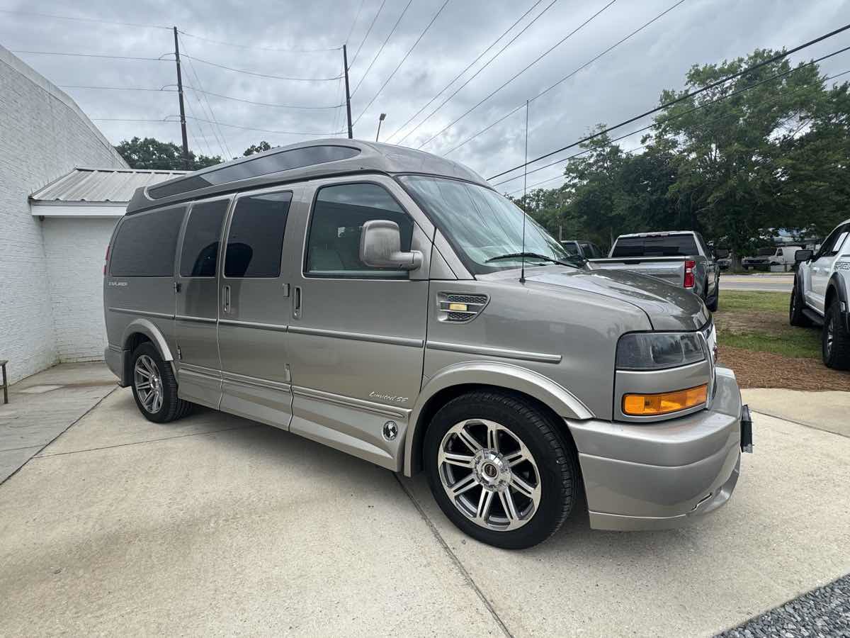 Used 2018 GMC Savana 2500 w/ Enhanced Convenience Package RWD image 4