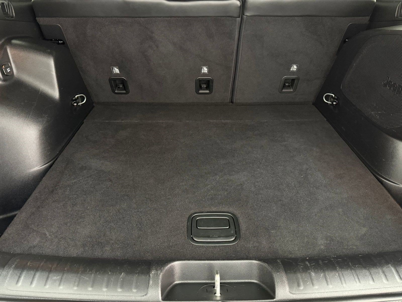 Used 2019 Jeep Cherokee High Altitude AWD/4WD image 31