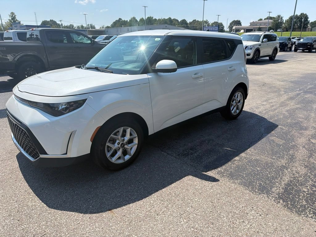 Used 2024 Kia Soul LX w/ Option Group 015 FWD image 7