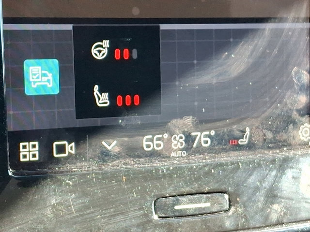 Used 2025 Volvo XC40 B5 Plus image 26