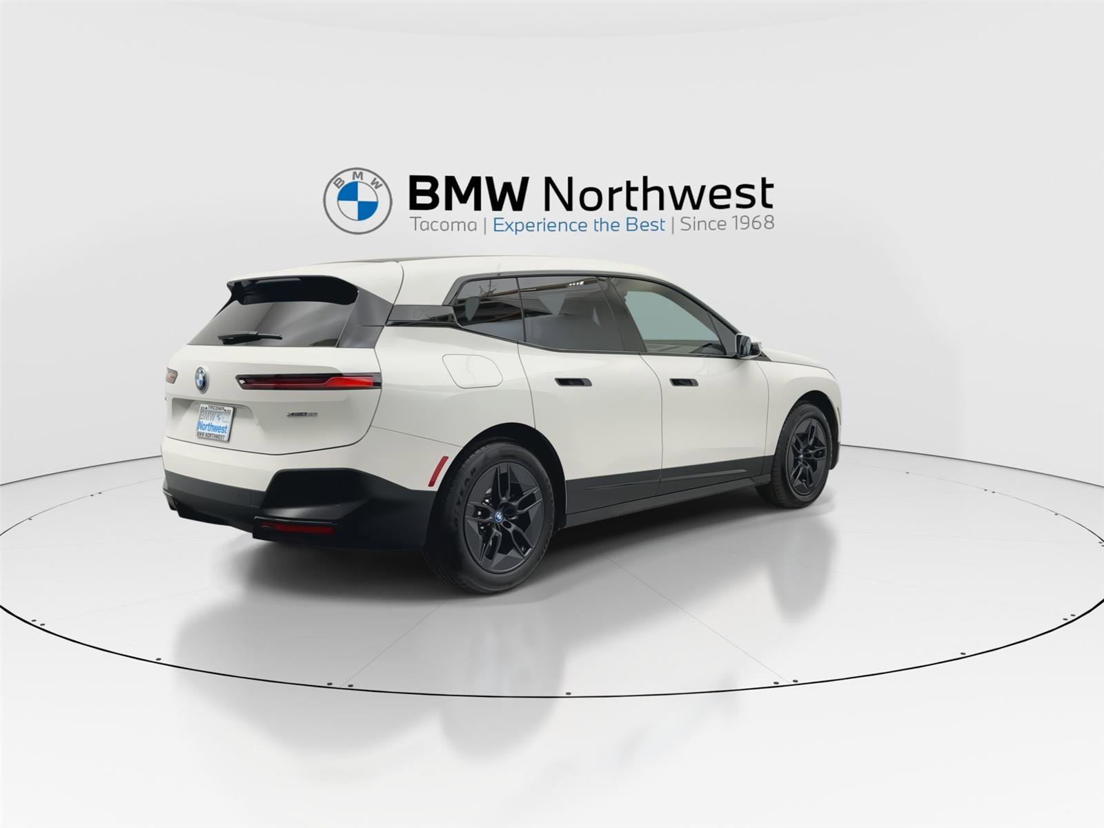 Used 2024 BMW iX xDrive50 AWD/4WD image 3