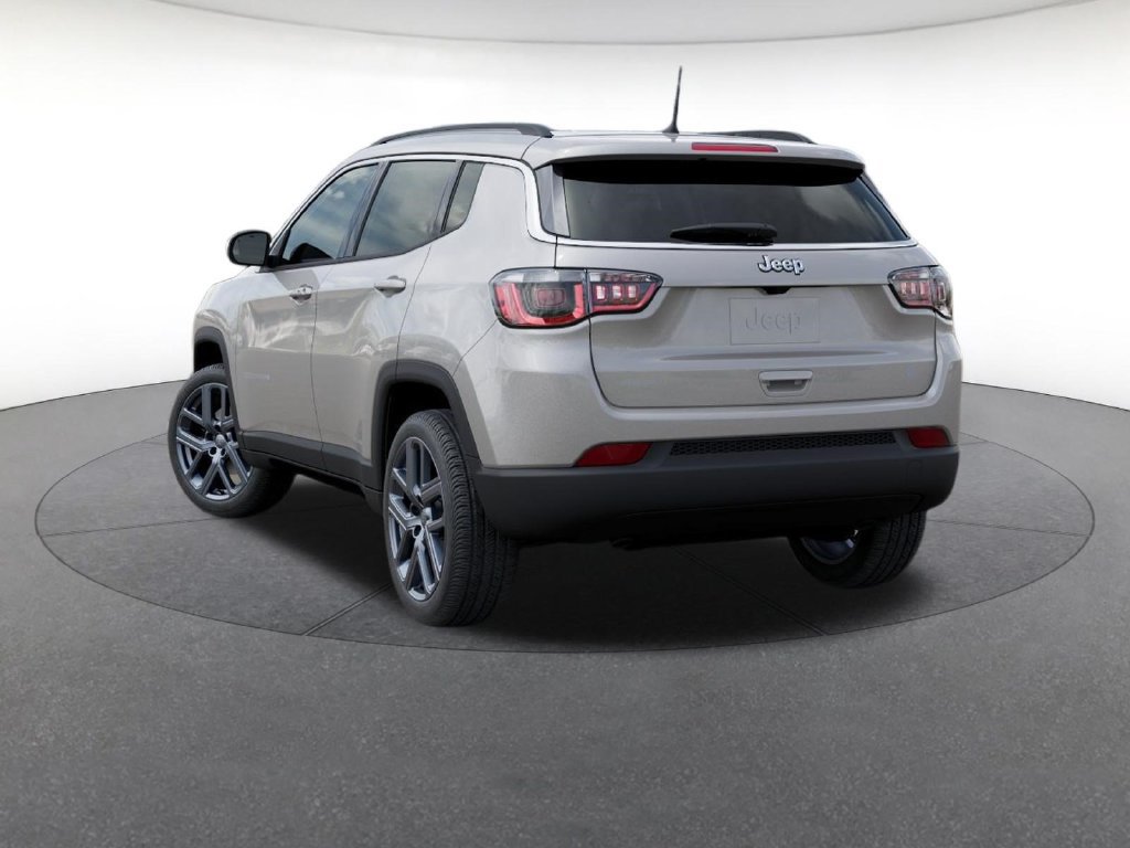 New 2026 Jeep Compass Latitude AWD/4WD image 3