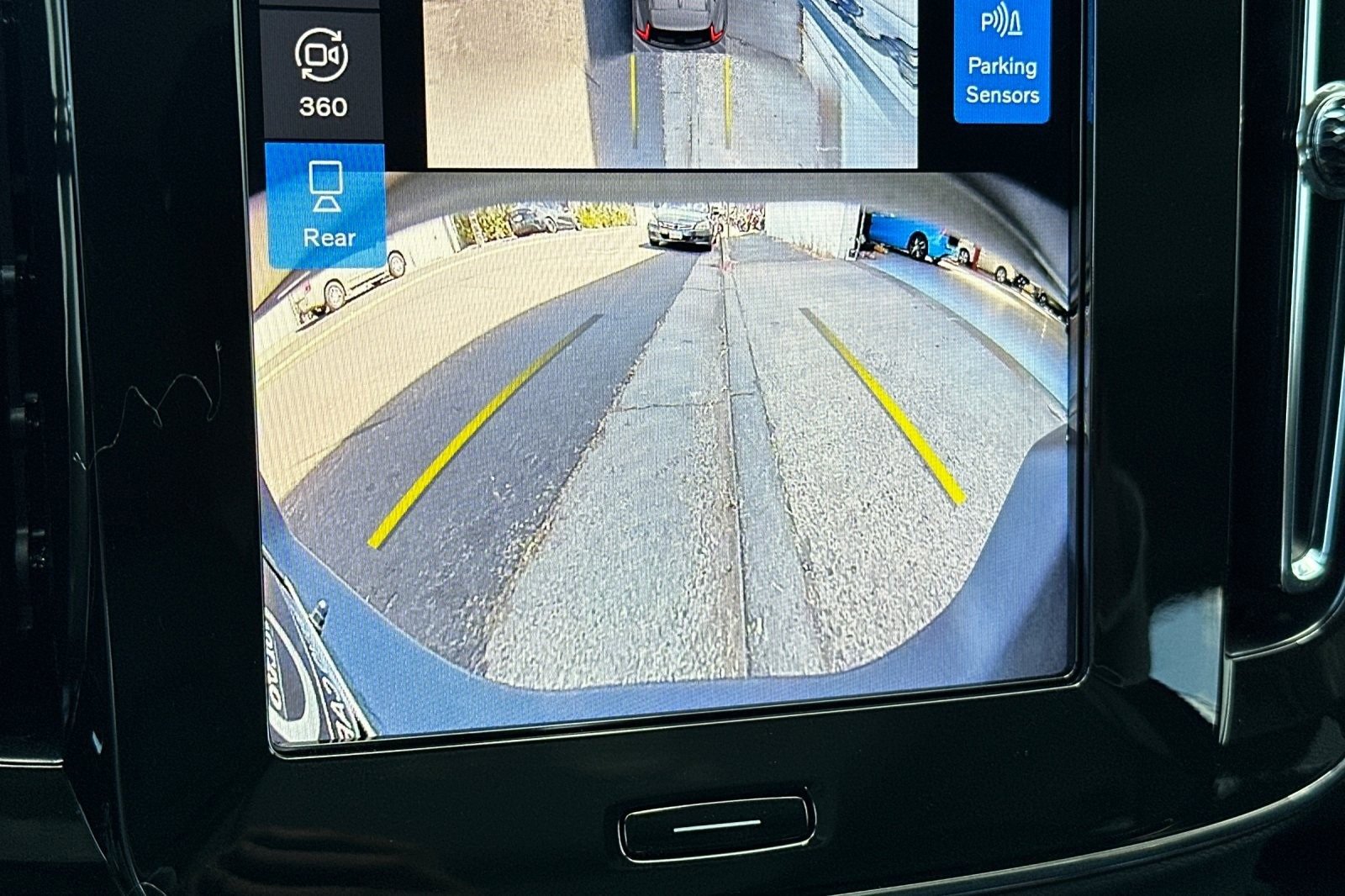 New 2026 Volvo XC40 B5 Ultra w/ Protection Package Premier image 21