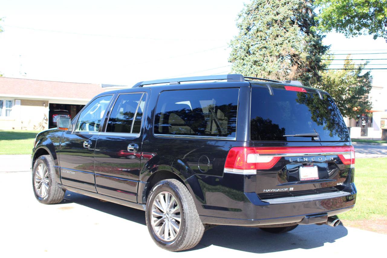 Used 2016 Lincoln Navigator L Select AWD/4WD image 7