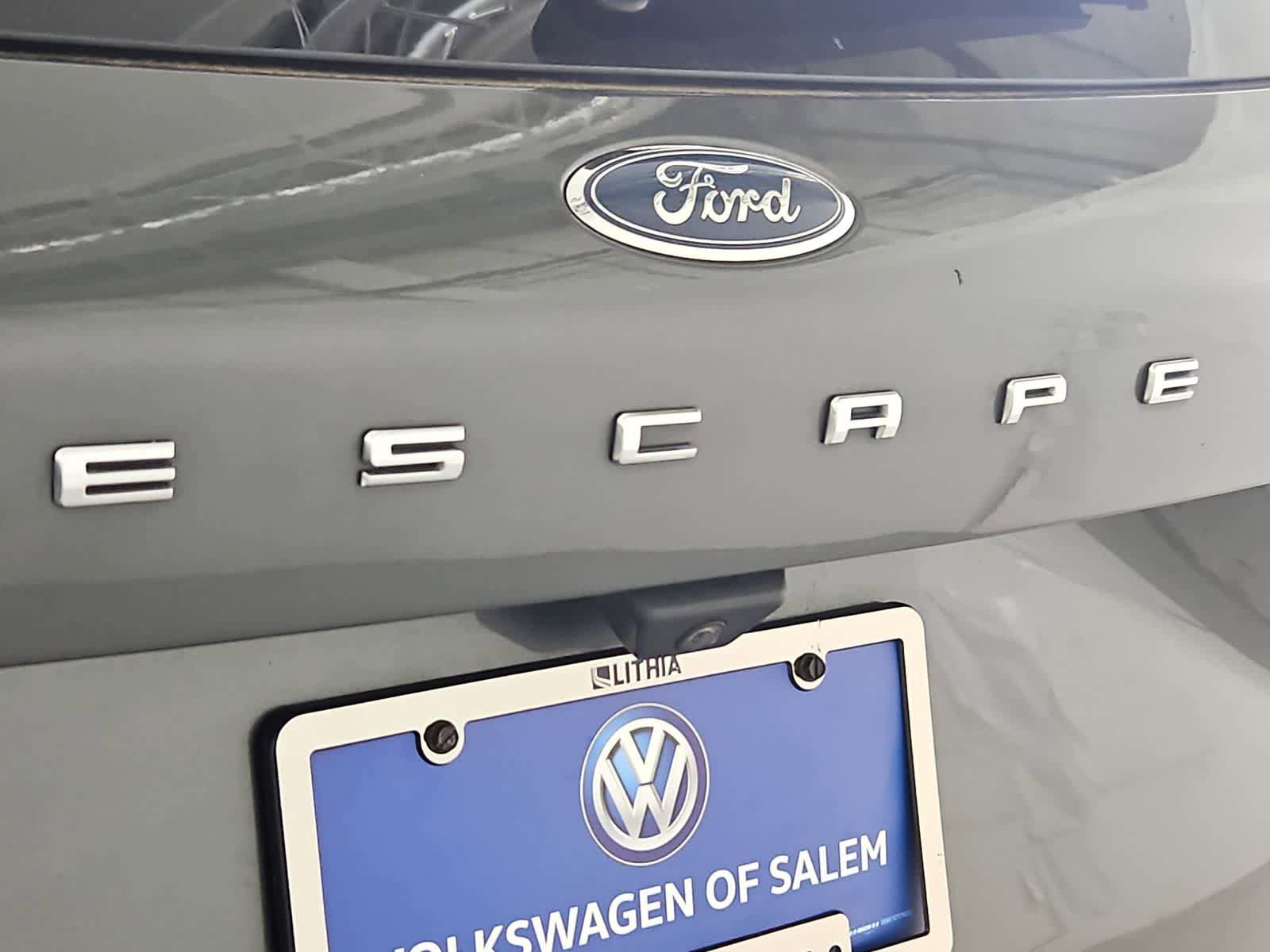 Used 2020 Ford Escape Titanium image 12