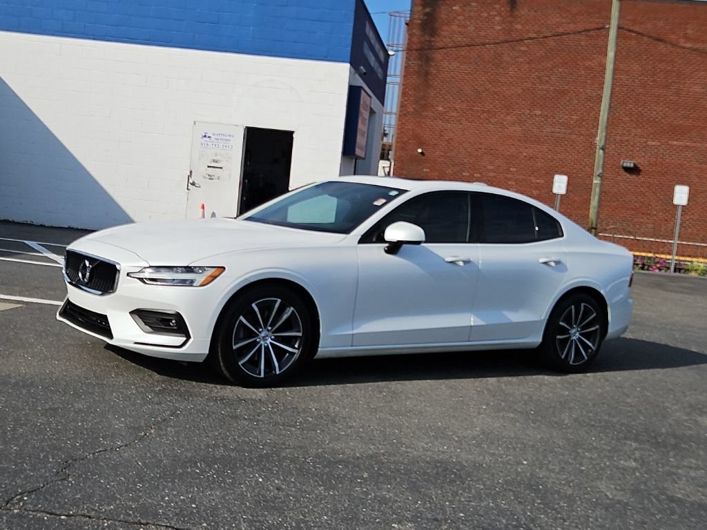 Used 2021 Volvo S60 T5 Momentum w/ Premium Package FWD image 3