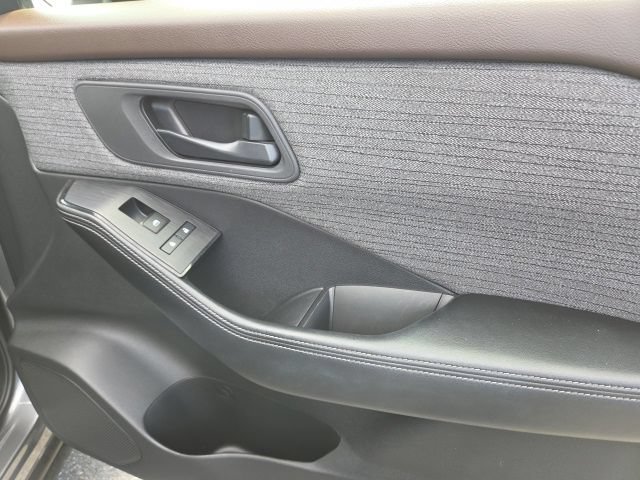 Used 2021 Nissan Rogue S AWD/4WD image 22