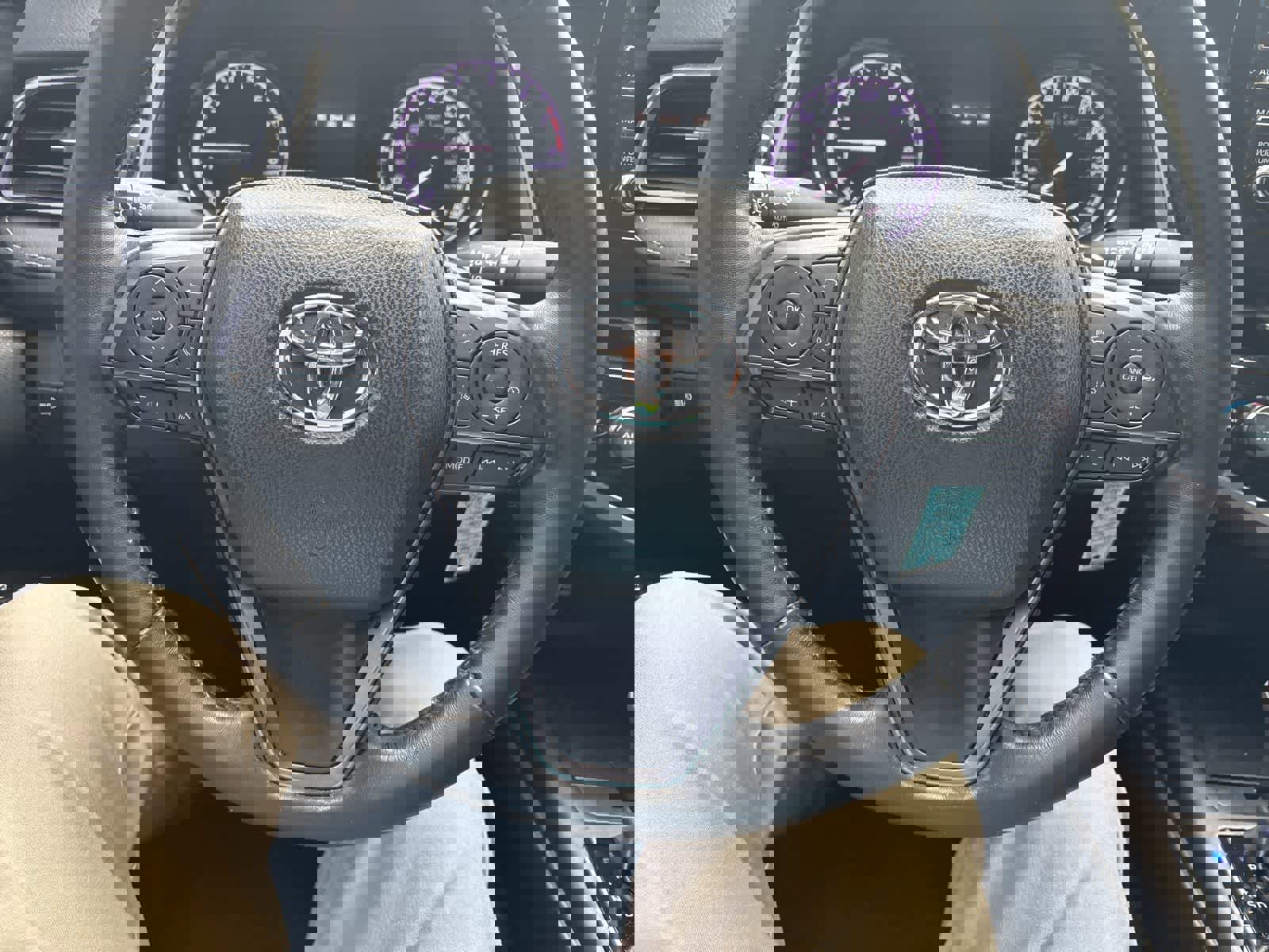 Used 2022 Toyota Camry SE FWD image 13