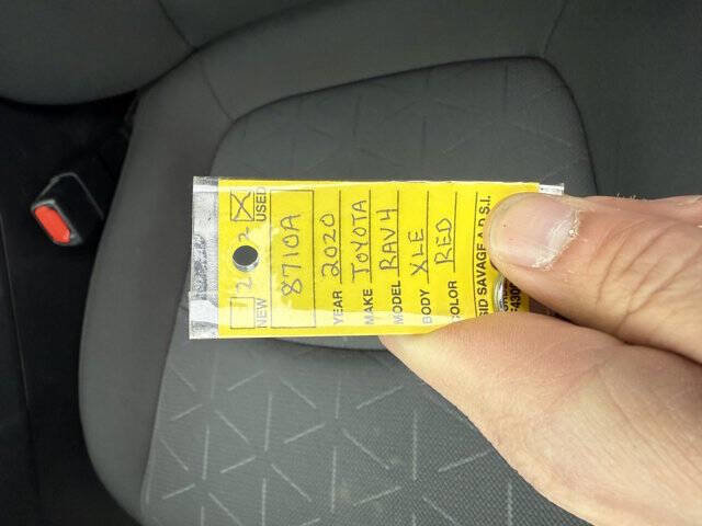 Used 2020 Toyota RAV4 XLE w/ Convenience Package image 12