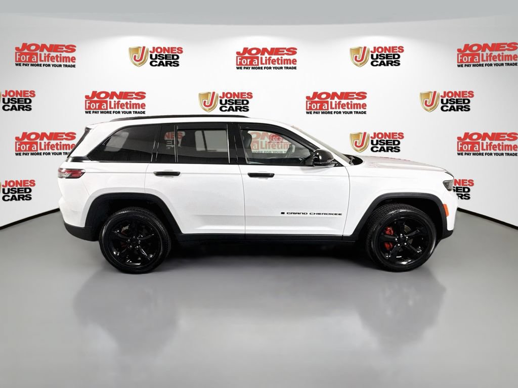 Used 2023 Jeep Grand Cherokee Altitude AWD/4WD image 17