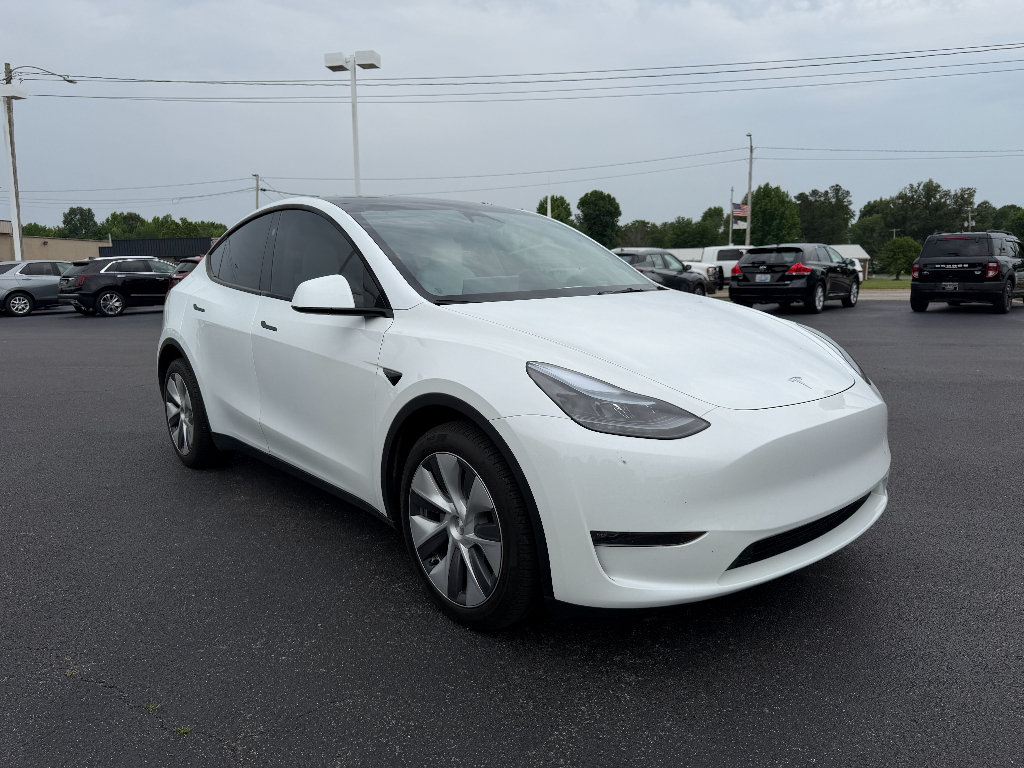 Used 2024 Tesla Model Y Long Range AWD/4WD image 2