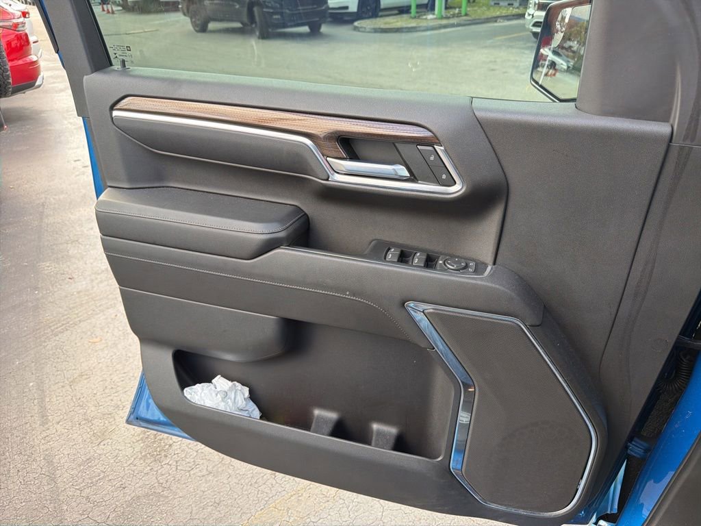 Used 2022 Chevrolet Silverado 1500 LT w/ LPO, Dark Essentials Package RWD image 6