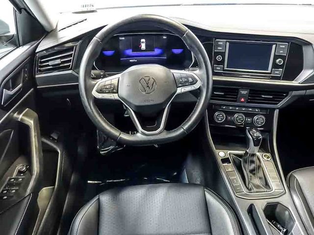 Used 2024 Volkswagen Jetta SE FWD image 17
