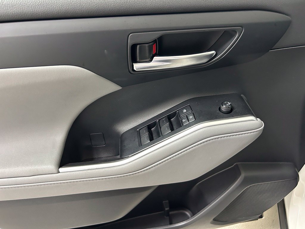Certified 2021 Toyota Highlander XLE AWD/4WD image 17