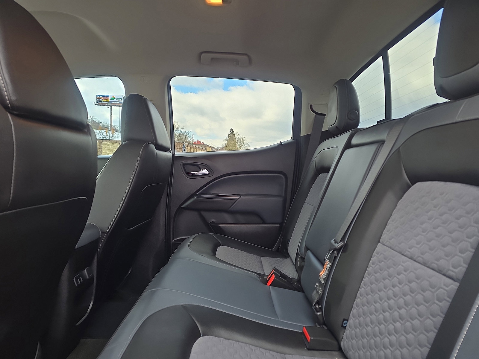 Used 2017 Chevrolet Colorado Z71 image 24