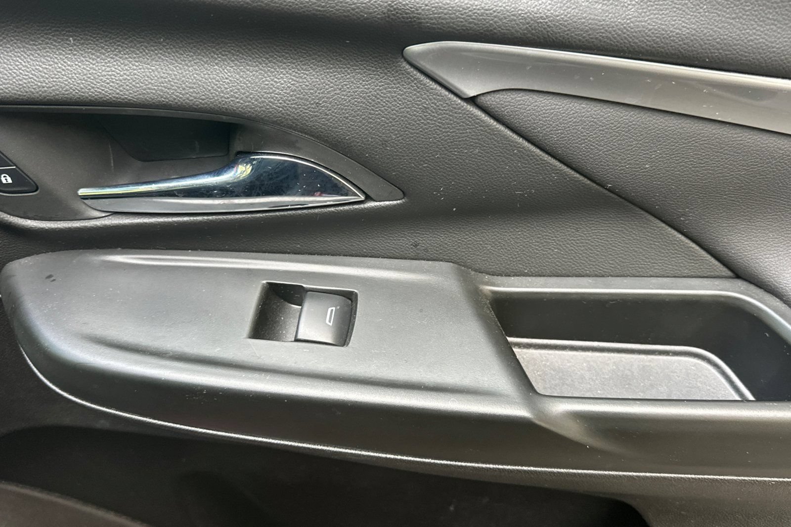 Used 2023 Chevrolet Bolt LT w/ Infotainment Package FWD image 21