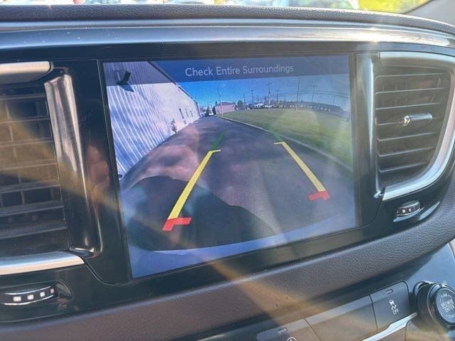 Used 2017 Chrysler Pacifica Touring w/ Tire & Wheel Group FWD image 24