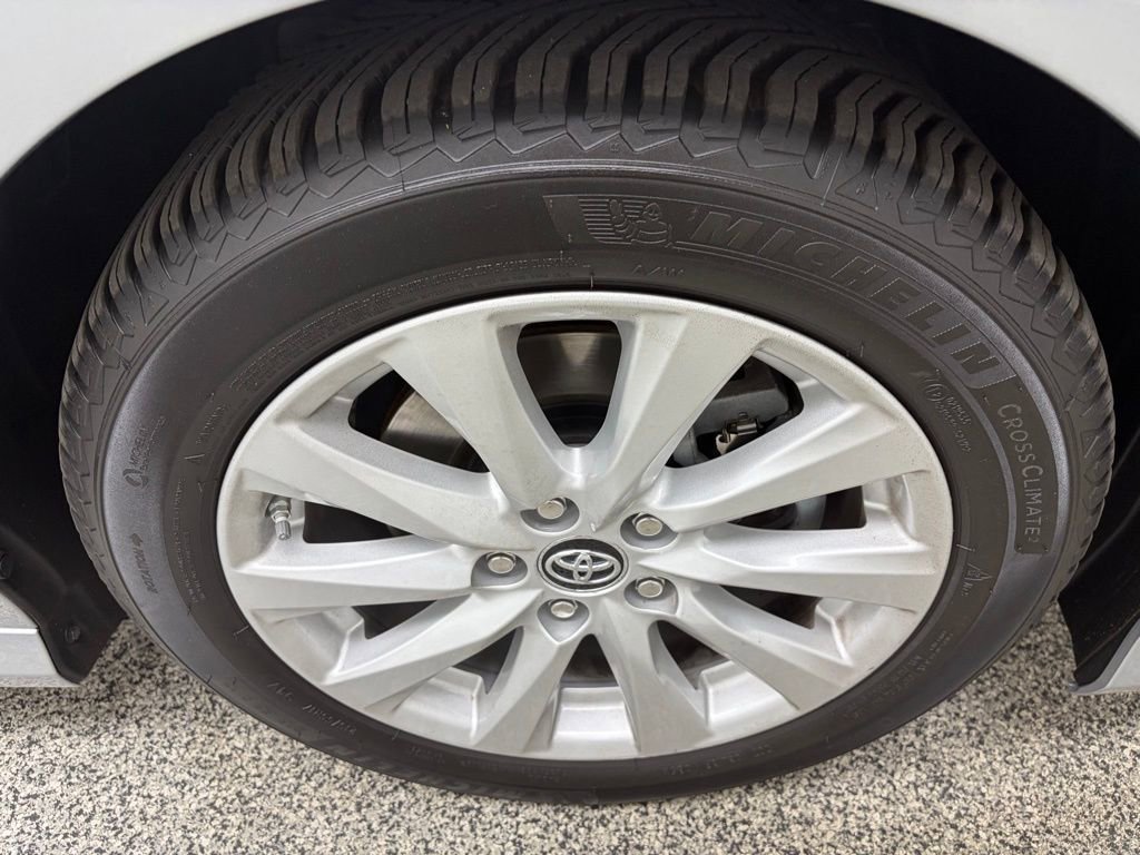Used 2019 Toyota Camry LE FWD image 9