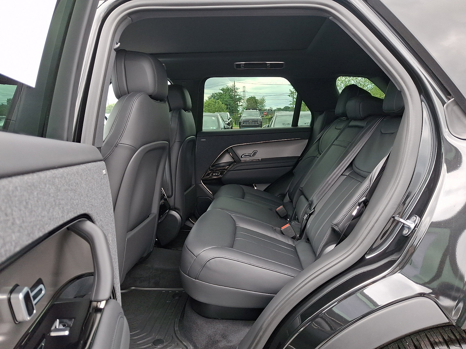 New 2026 Land Rover Range Rover Sport Dynamic SE AWD/4WD image 7
