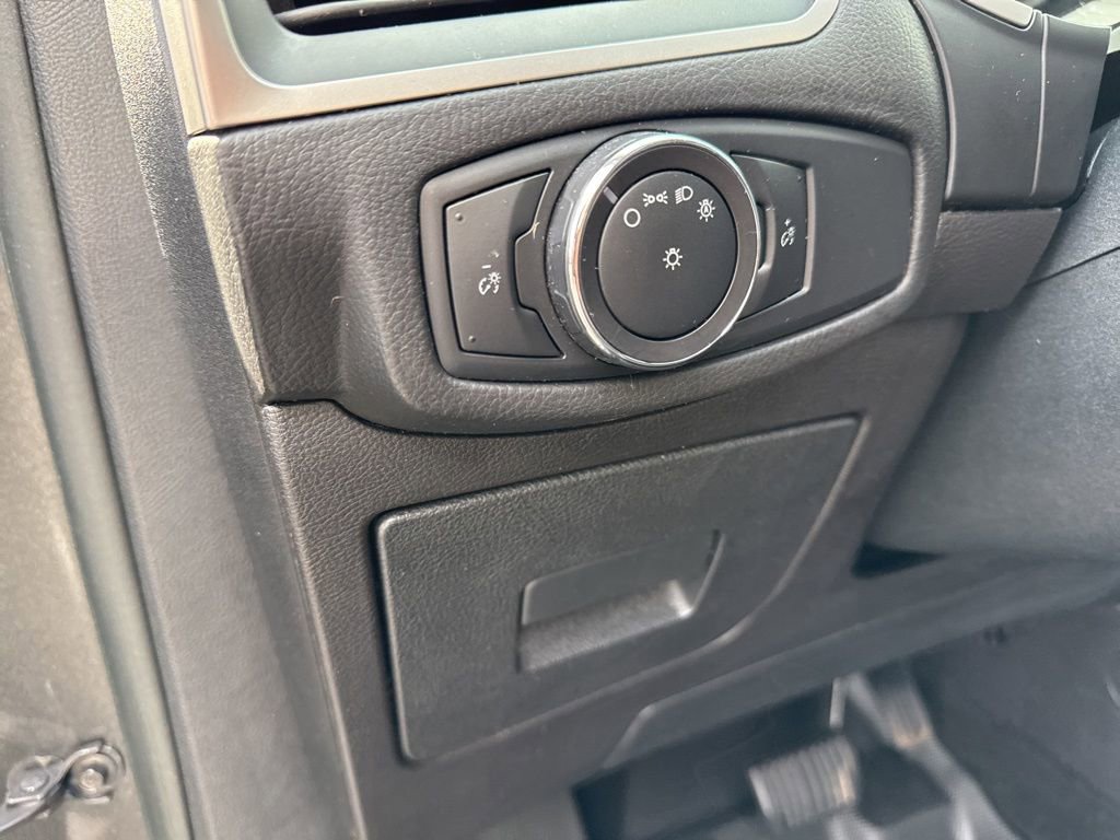 Used 2015 Ford Edge SEL image 18