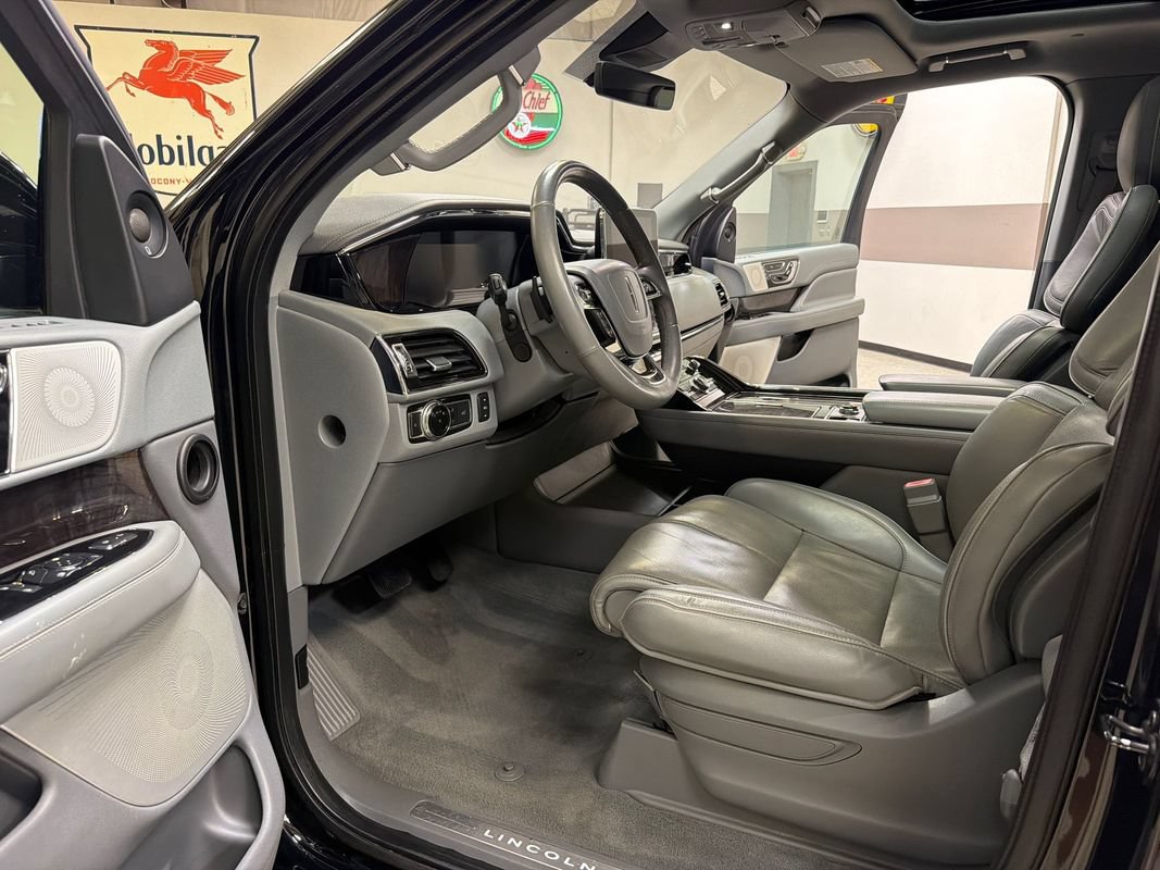 Used 2018 Lincoln Navigator Reserve w/ Technology Package AWD/4WD image 26