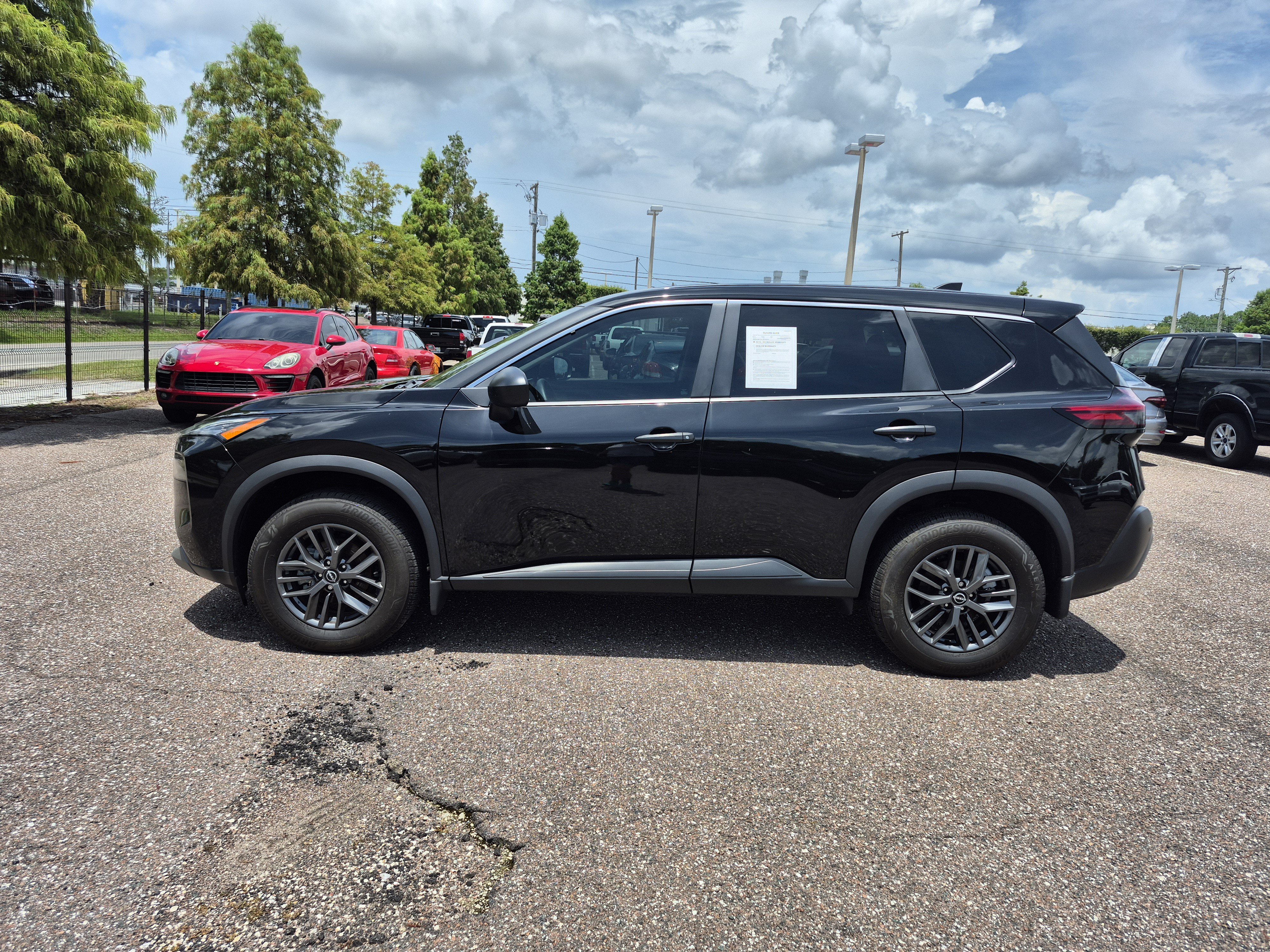 Used 2022 Nissan Rogue S FWD image 5