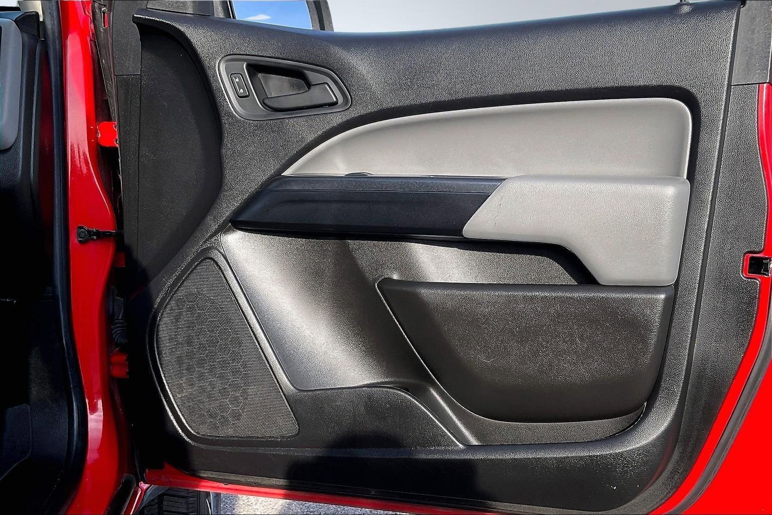 Used 2019 Chevrolet Colorado W/T w/ Custom Special Edition image 17