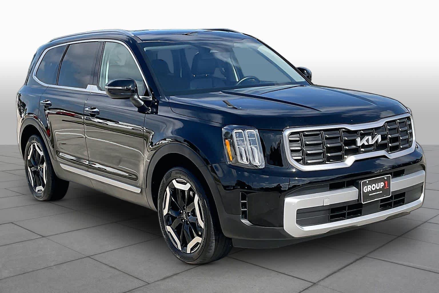 Used 2025 Kia Telluride S FWD image 3