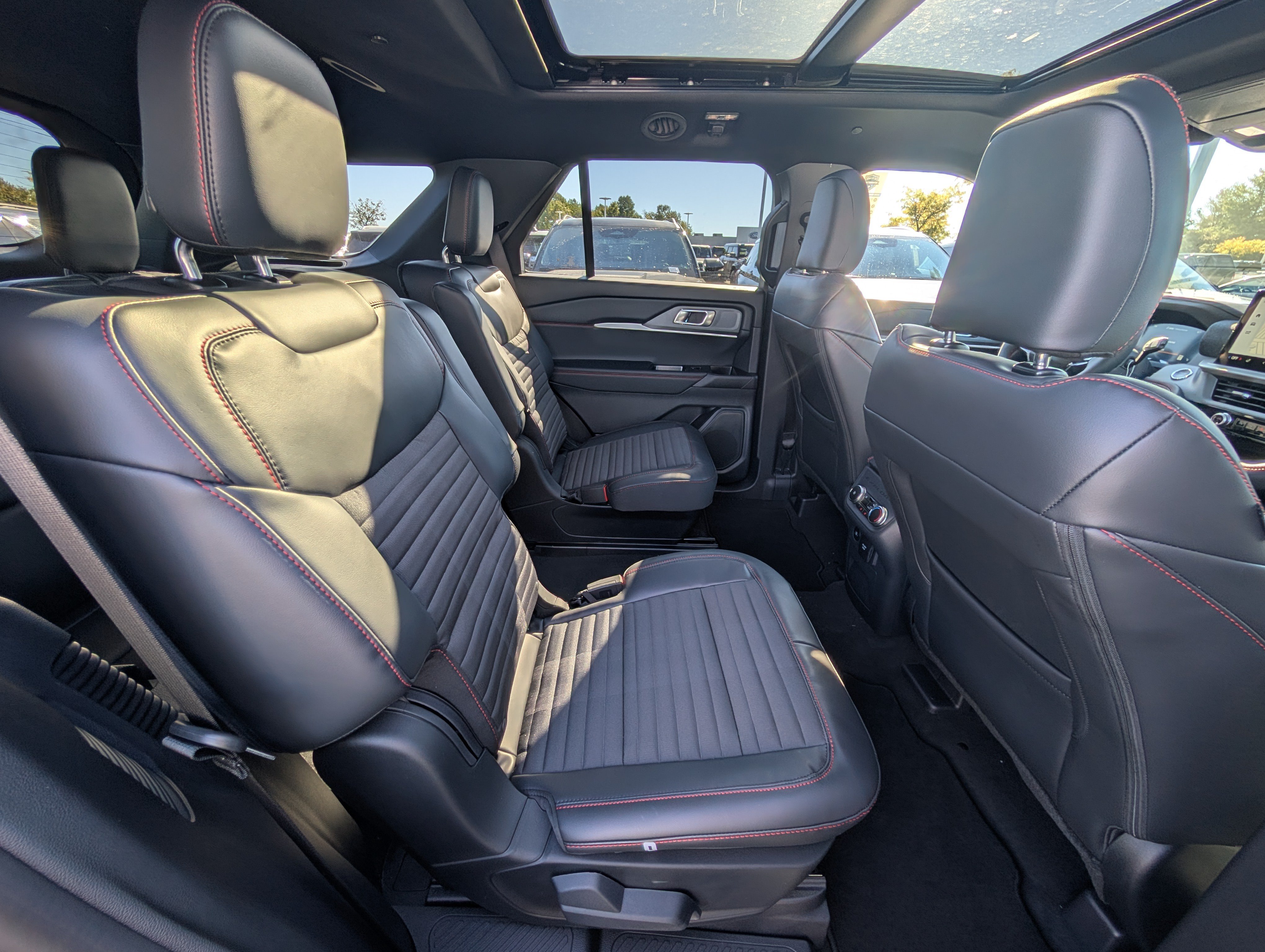 New 2027 Ford Explorer ST-Line w/ Premium Package AWD/4WD image 7