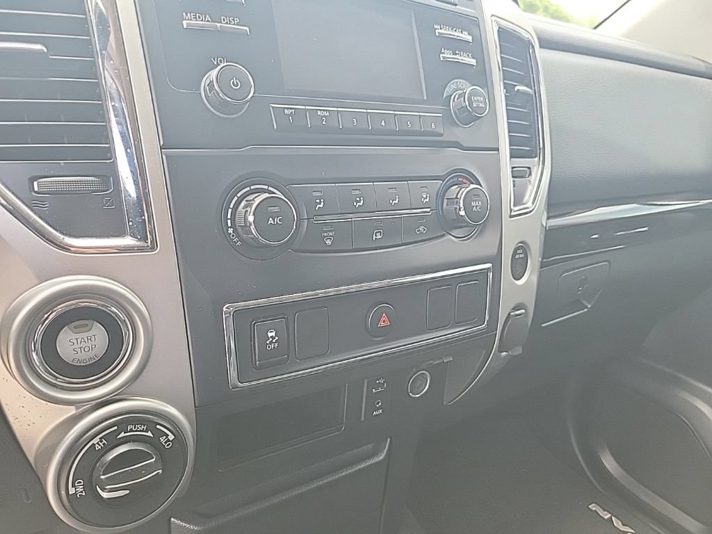 Used 2017 Nissan Titan SV AWD/4WD image 26