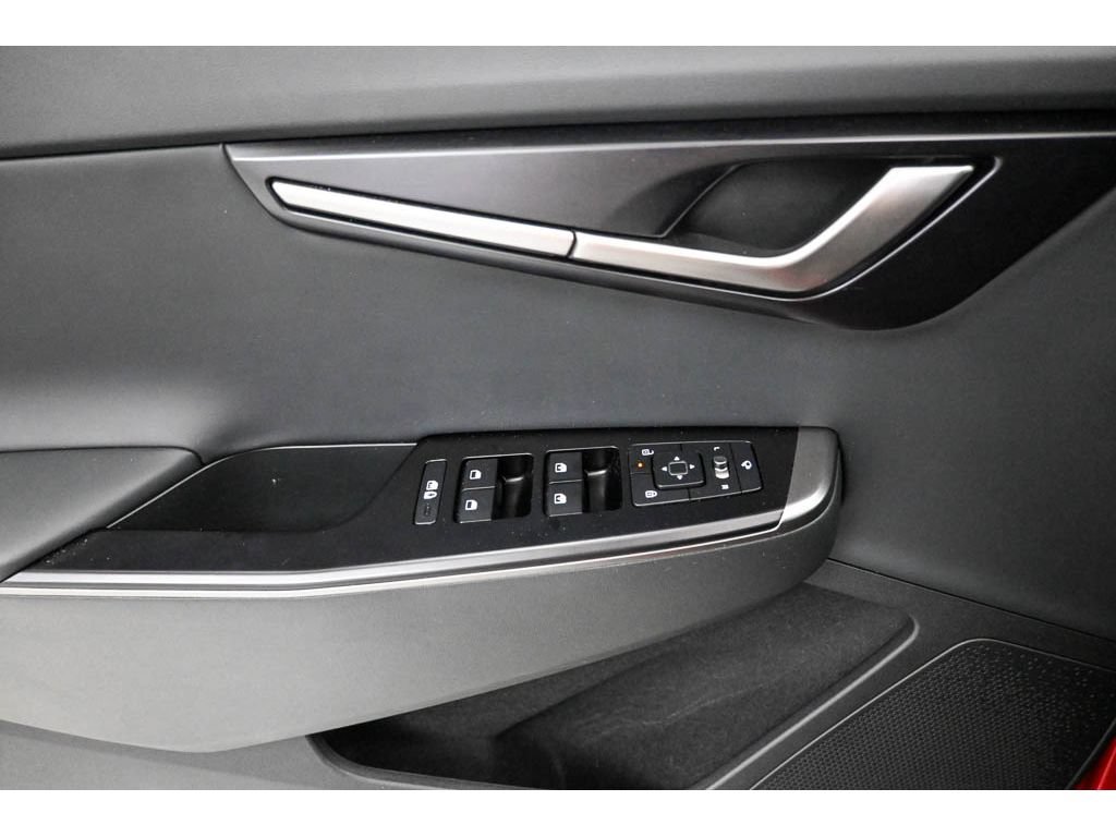 Certified 2025 Kia EV6 Light w/ Light LR Technology Package AWD/4WD image 17