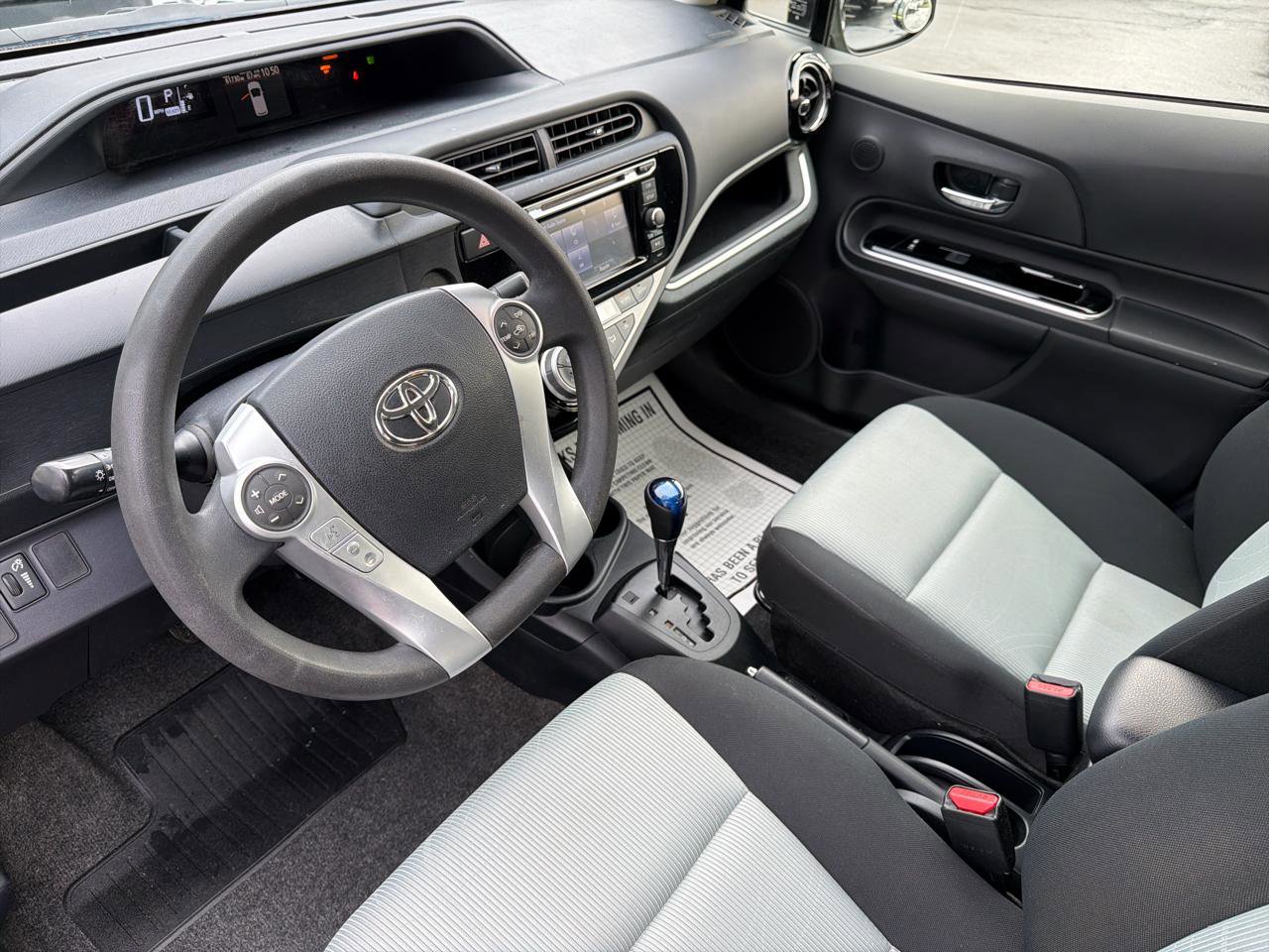 Used 2016 Toyota Prius C Persona Series image 8