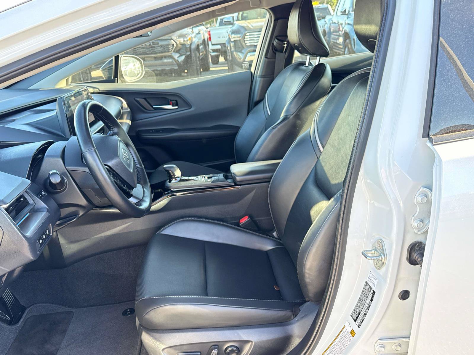 Used 2025 Toyota Prius XLE FWD image 11